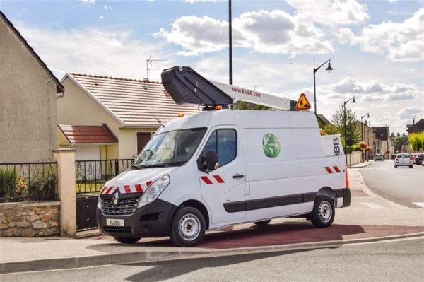 Piattaforma aerea elettrica da 11,80 m su Renault Master E-tech KL26 troncato
