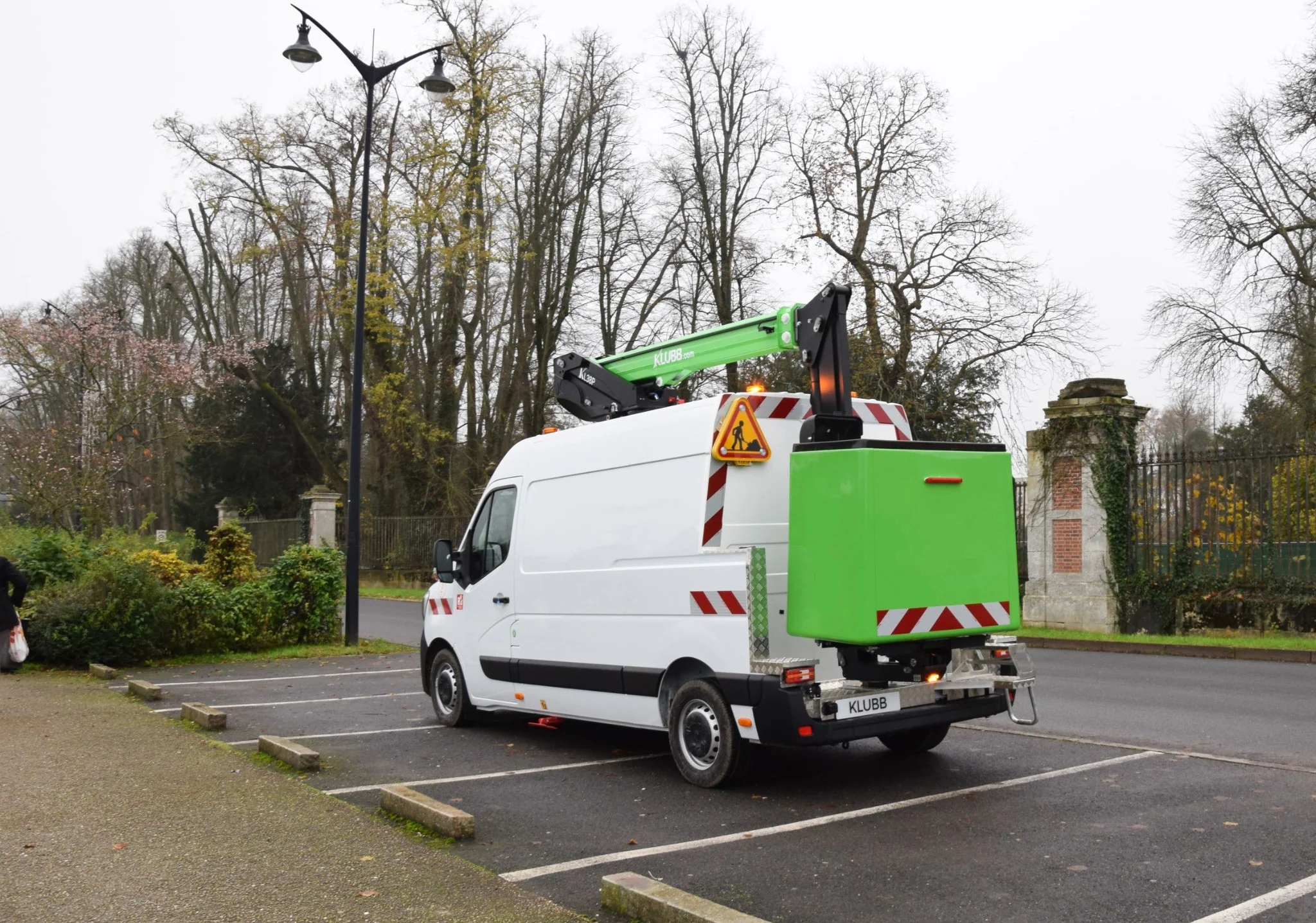 Piattaforma aerea elettrica da 13,80 m su Renault Master E-tech KL38P troncato