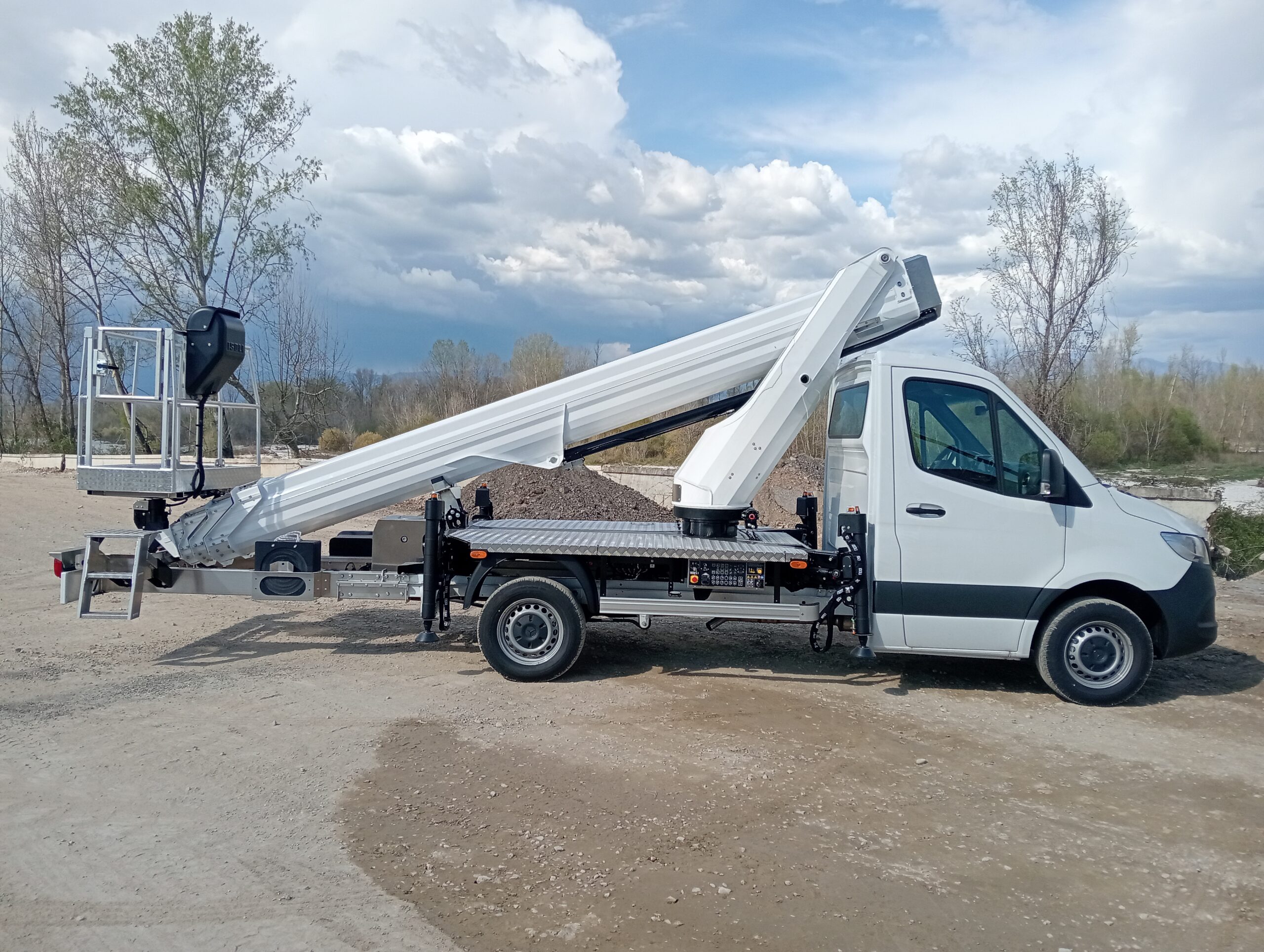 Piattaforma aerea telescopica PT280 da 28 metri