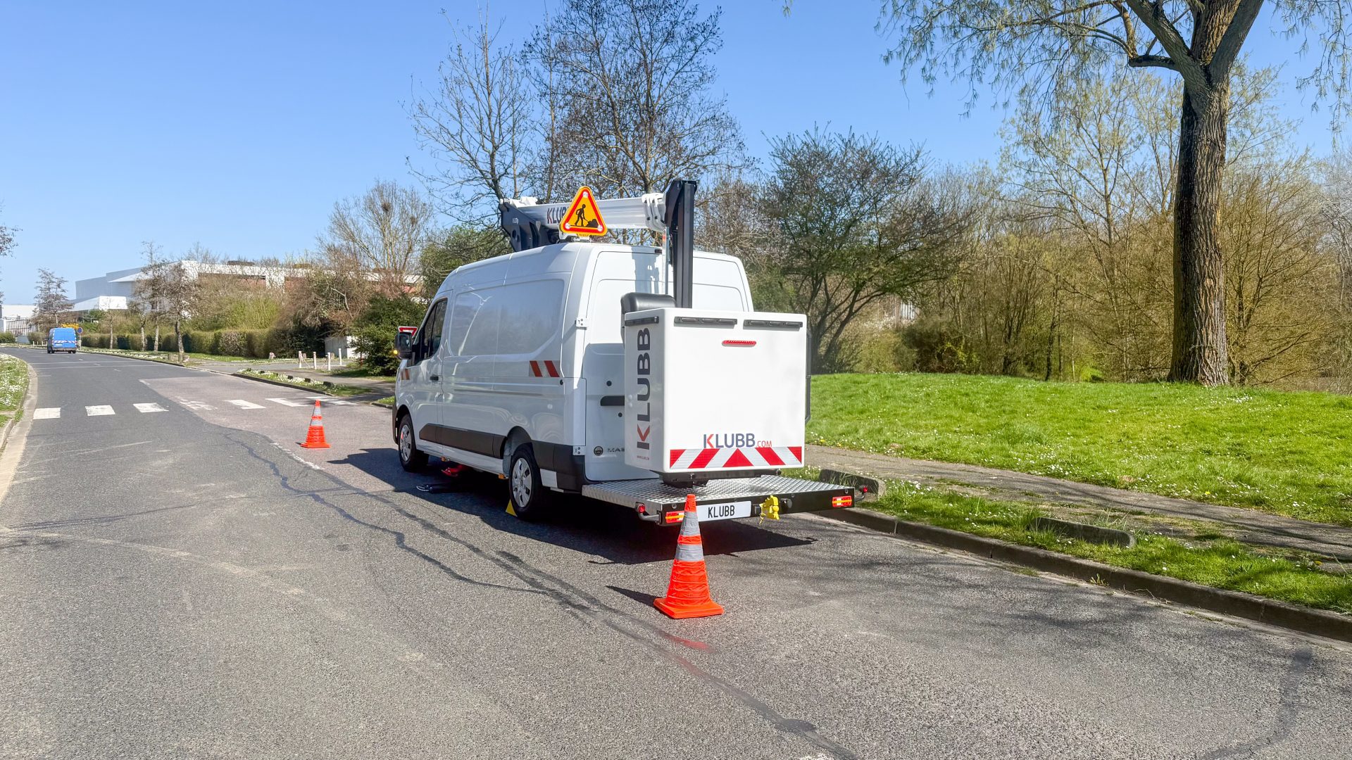 Piattaforma aerea telescopica da 17 m su Renault Master KL17P - 3