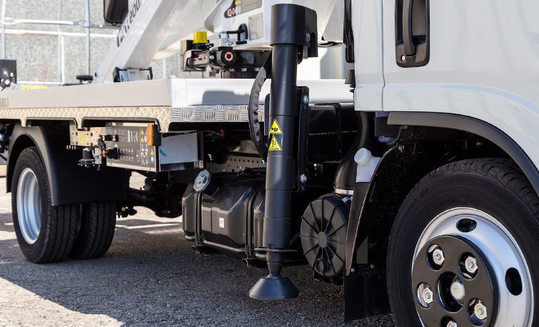 Camion con Cestello Articolatao 200mt PNT 19.70H - 6