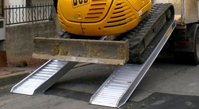 Rampe da carico in alluminio per veicoli gommati serie 140 - 7
