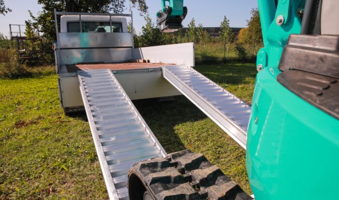 Rampe da carico in alluminio per veicoli gommati serie 148/148L - 8