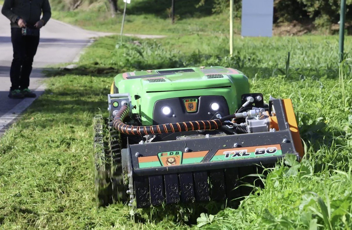 LV 250 COMPACT: Tagliaerba Telecomandato Compatto per Penden