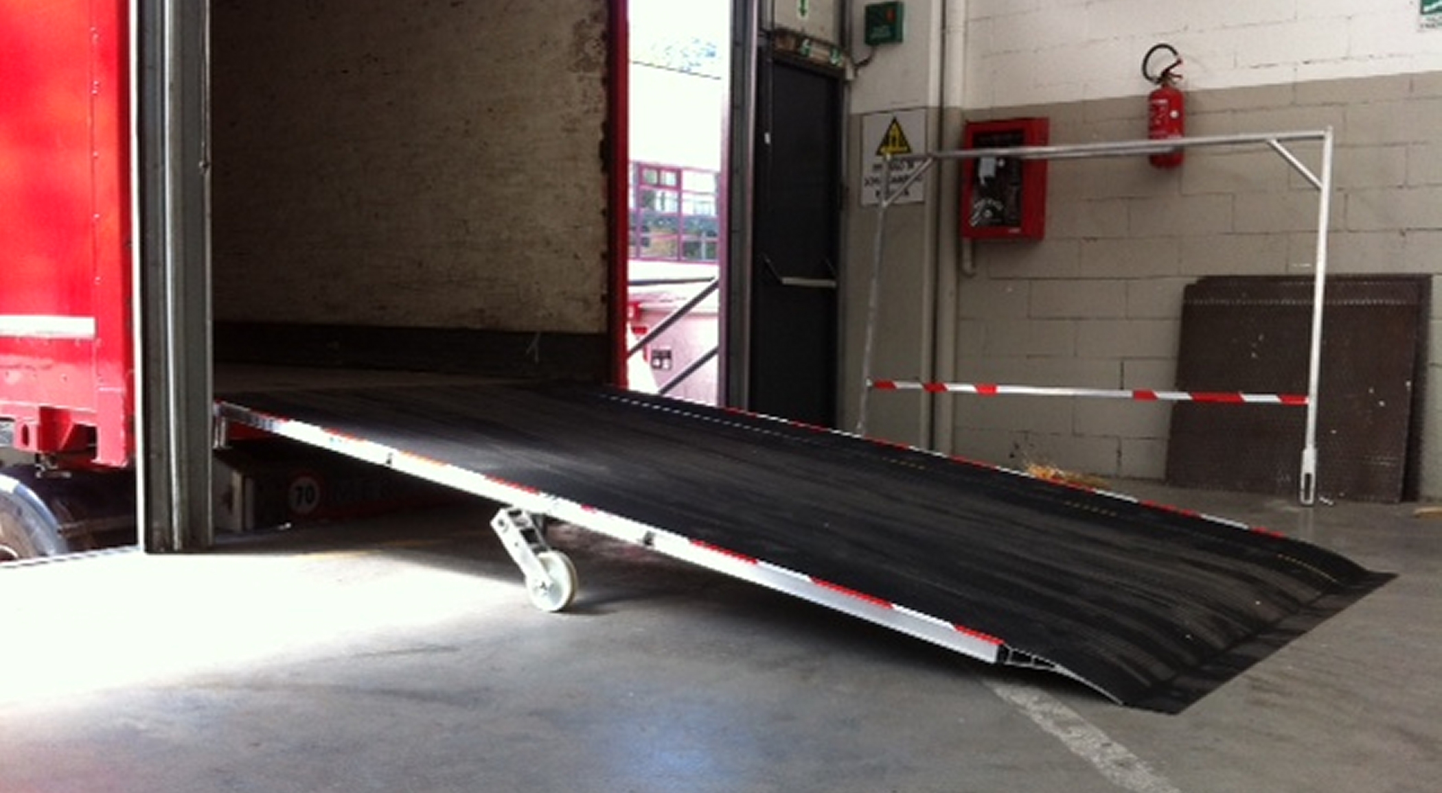 Plataforma de aluminio silenciada